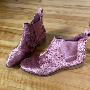 Pink velvet toms Chelsea boot